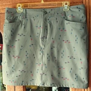 Eddie Bauer~ Women's Adventurer 2.0 Skort- olive green w/arrow design